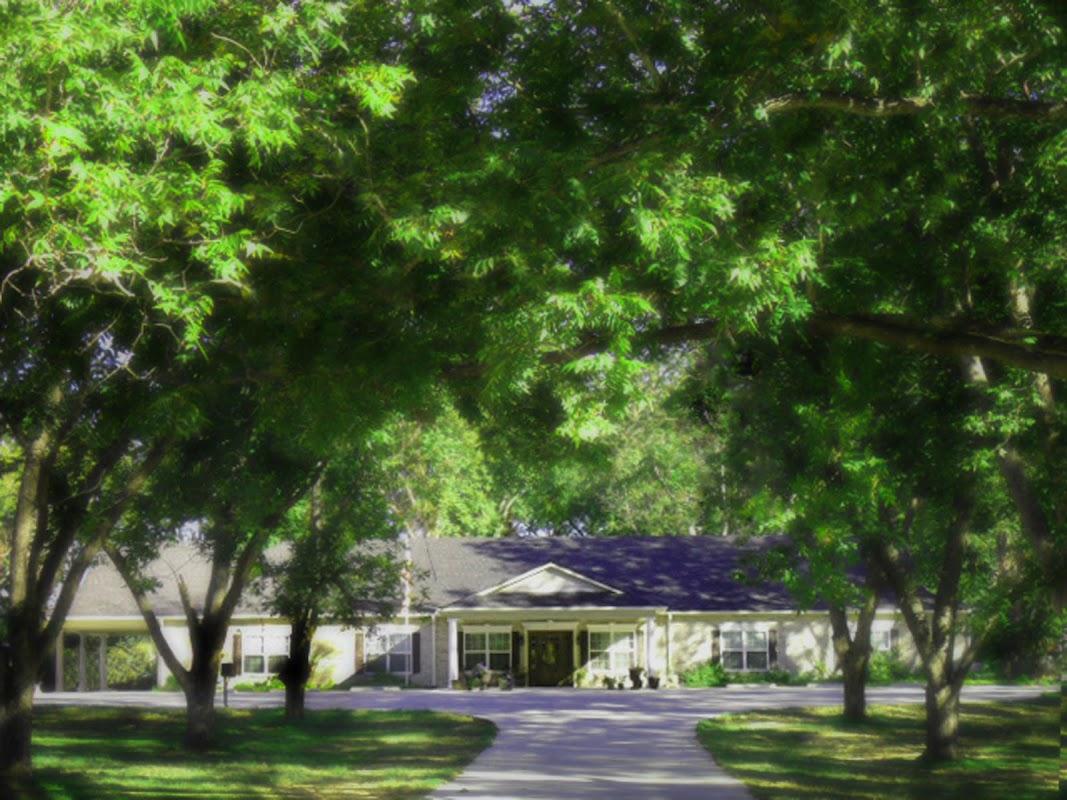 Queen City Funeral Home building in Atlanta, Texas