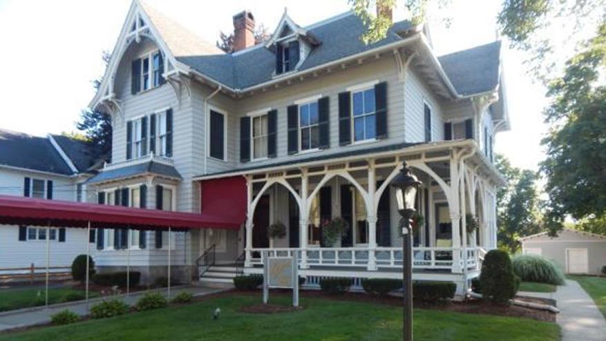 Lyons Funeral Home in Thomaston Connecticut