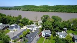 Tandy-Eckler-Riley Funeral Home building in Carrollton, Kentucky