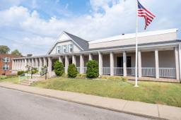 A F Crow & Son Funeral Home building in Glasgow, Kentucky
