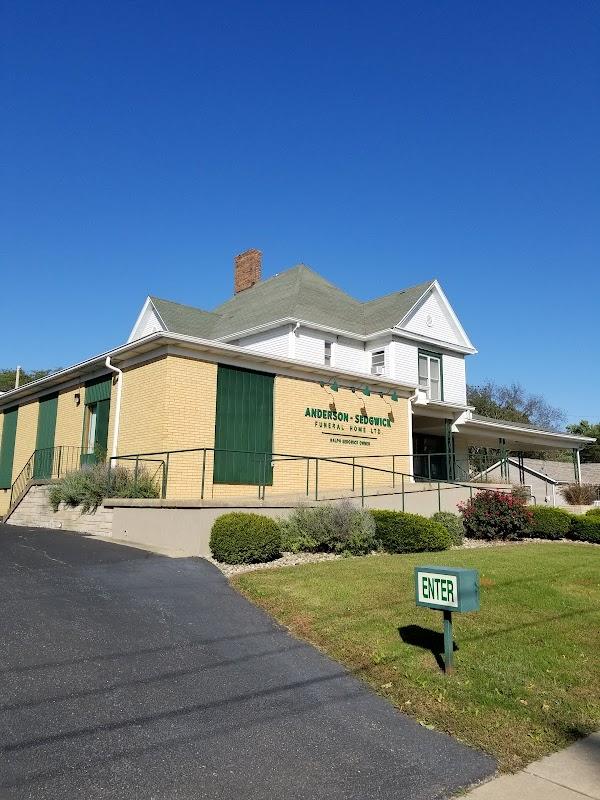 Anderson-Sedgwick Funeral Home building in Farmington, Illinois