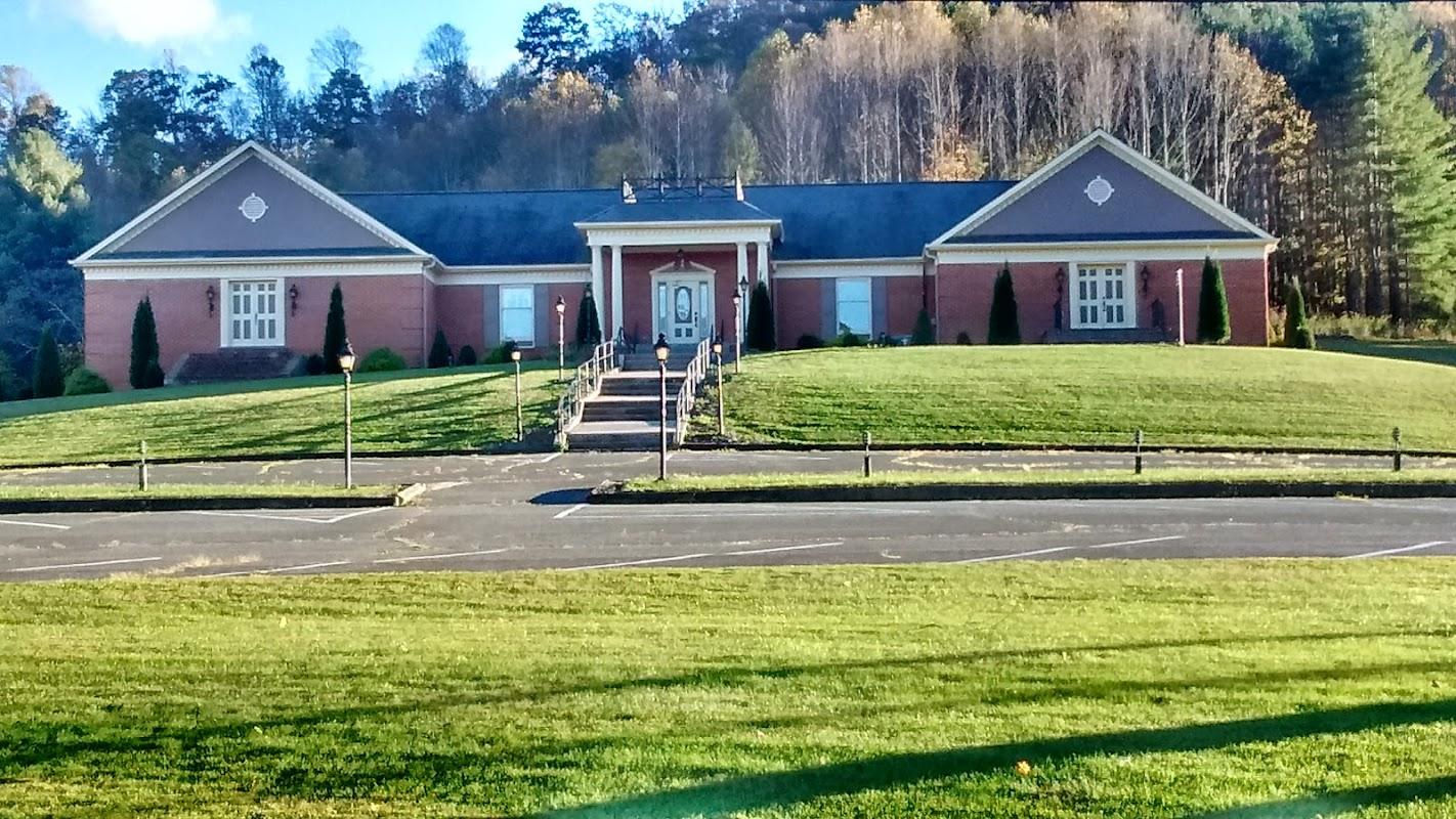 Ashelawn Memorial Chapel & Gardens building in Jefferson, North Carolina