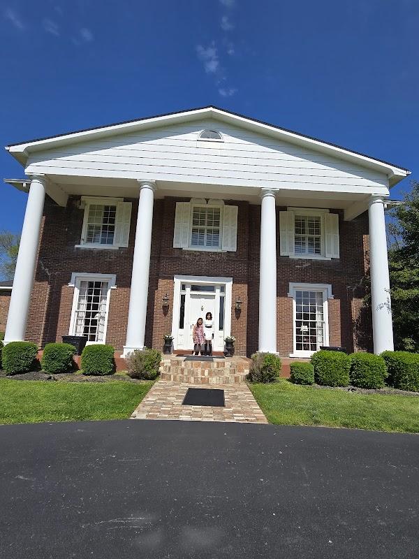 Barr House Tributes building in Paris, Kentucky