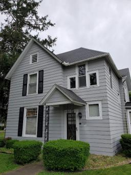 Brintlinger And Earl Funeral Home building in Cerro Gordo, Illinois