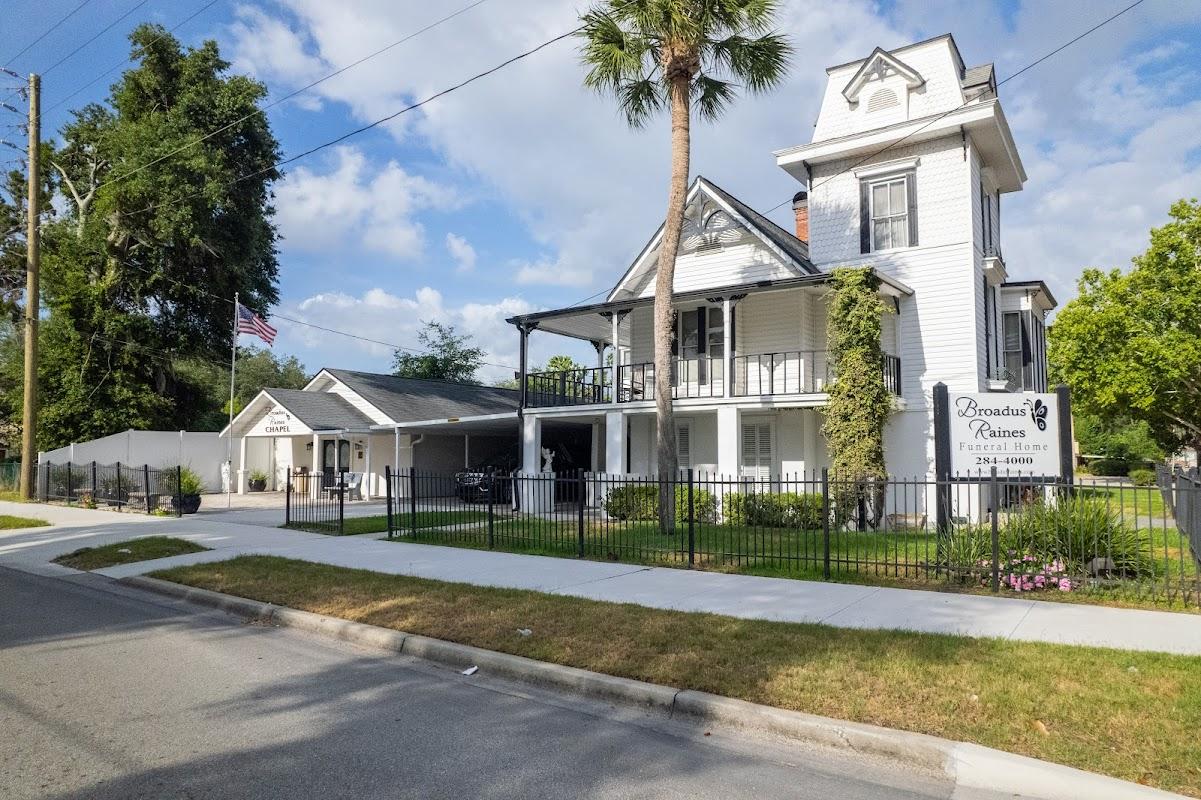 Broadus-Raines Funeral Home in Green Cove Springs Florida