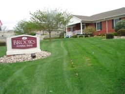 Brooks Funeral Home building in Munfordville, Kentucky