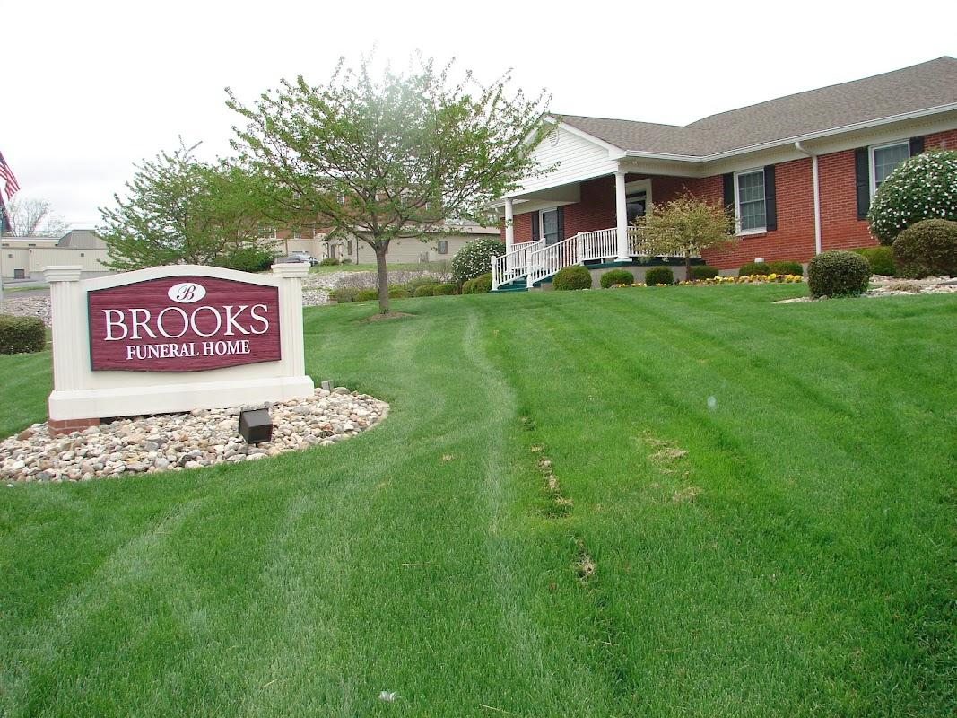 Brooks Funeral Home building in Munfordville, Kentucky