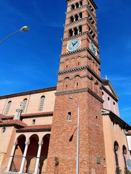 Cabot & Sons Traditional Funeral & Cremation Services building in Pasadena, California