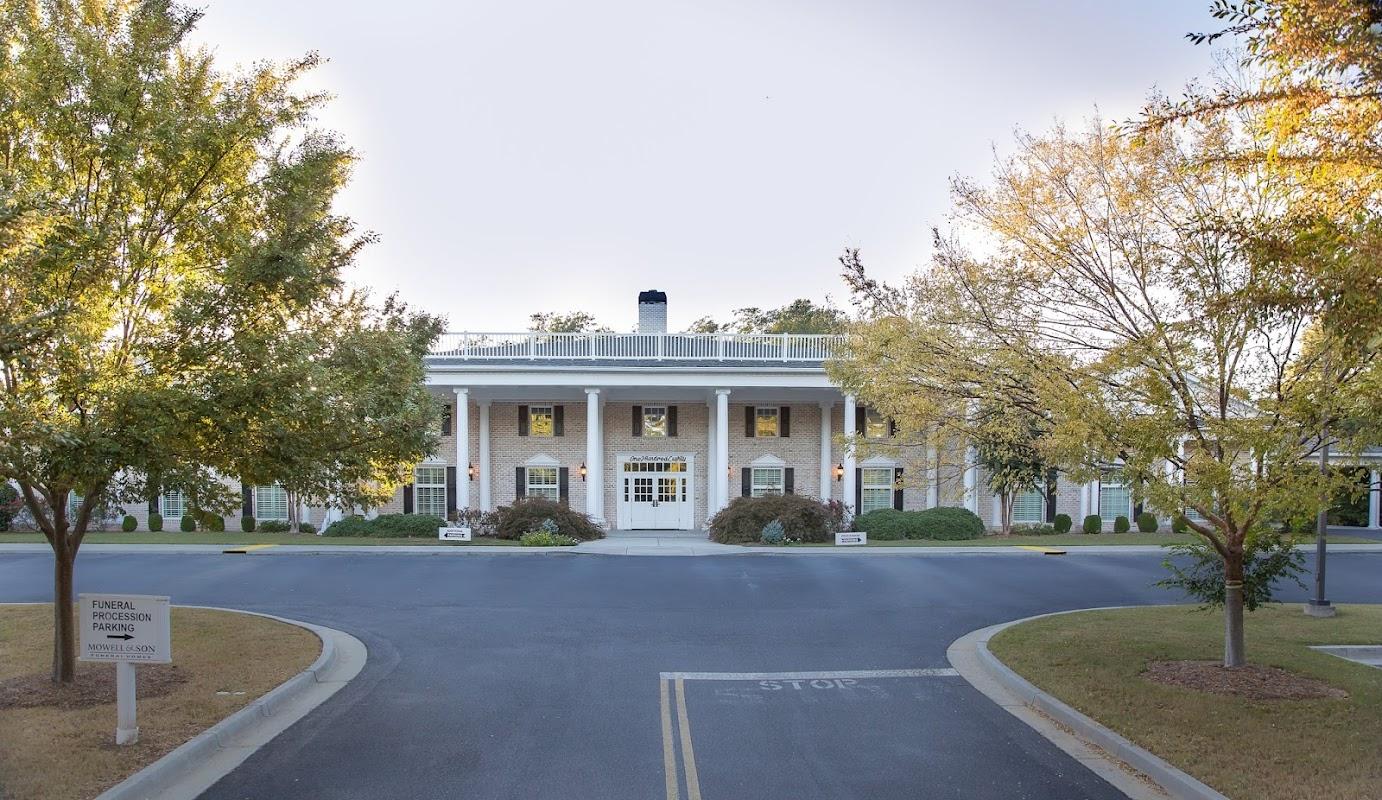 Carl J. Mowell & Son Funeral Home in Fayetteville Georgia