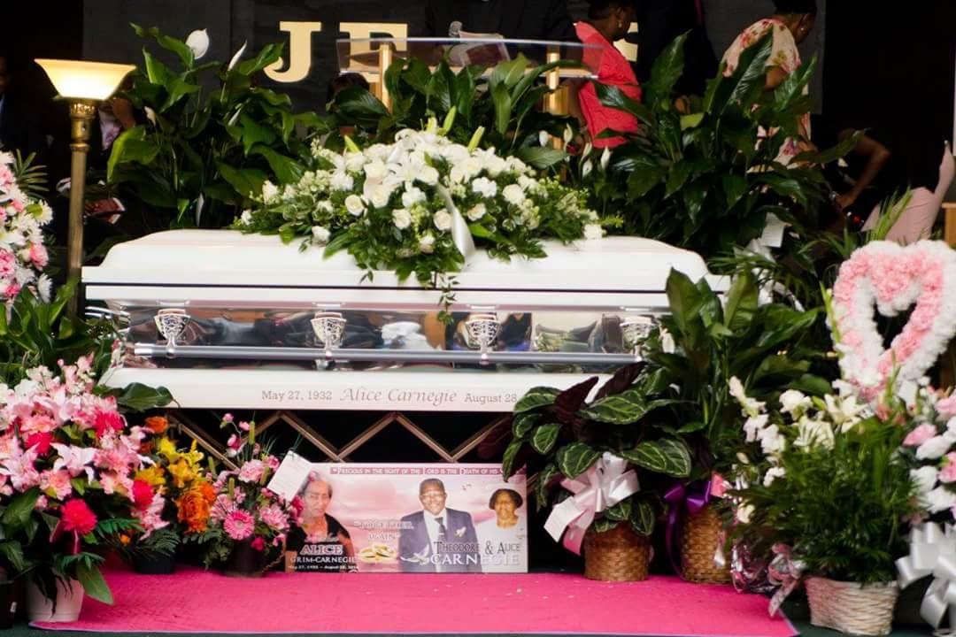 Carnegie Funeral Home in Chiefland Florida