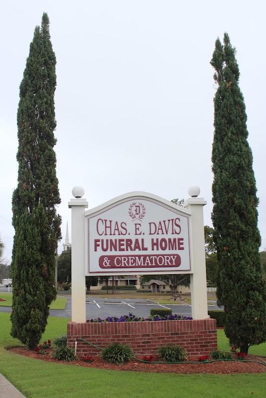 Chas E. Davis Funeral Home & Crematory in Inverness Florida