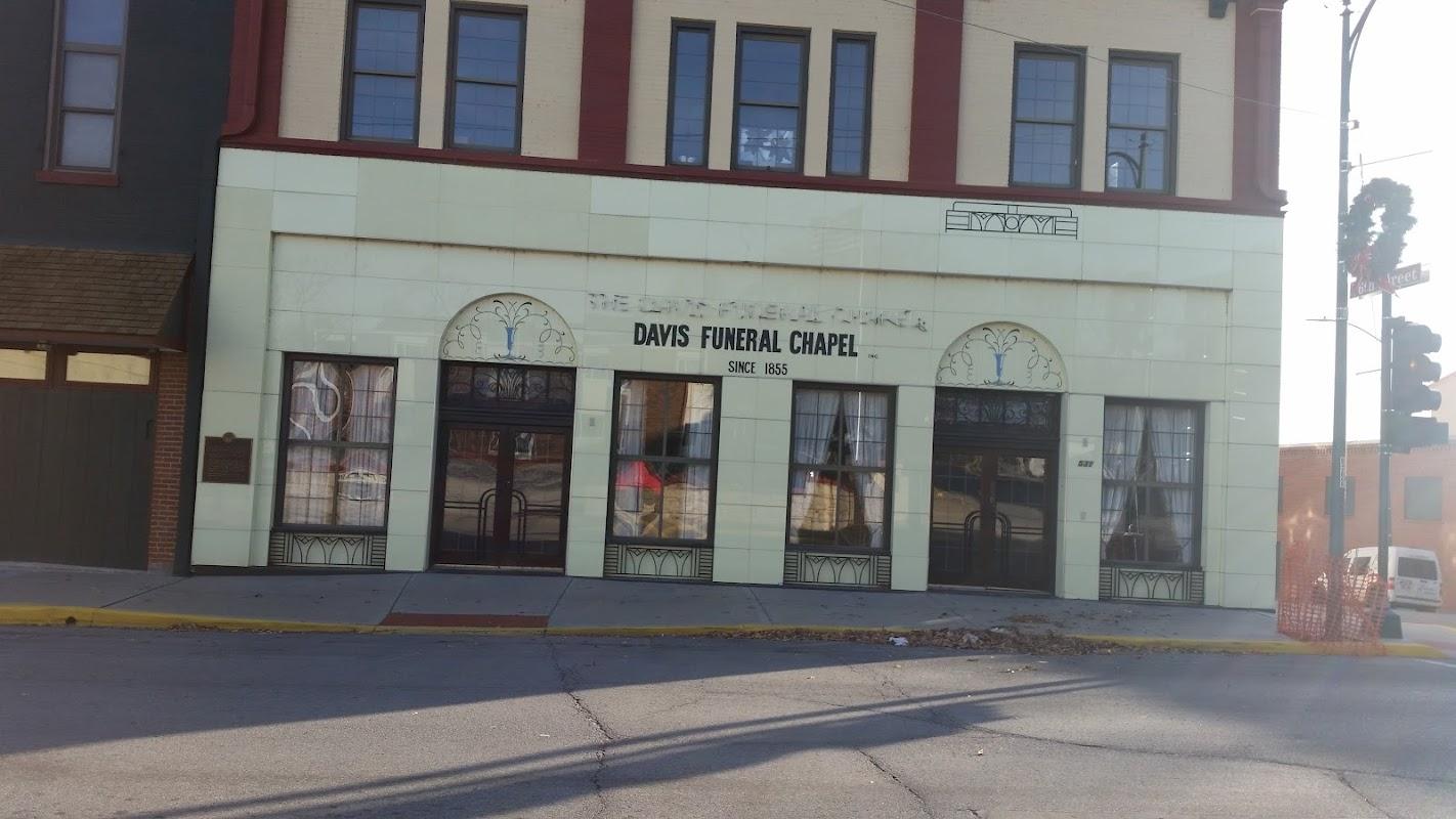 Davis Funeral Chapel in Leavenworth Kansas
