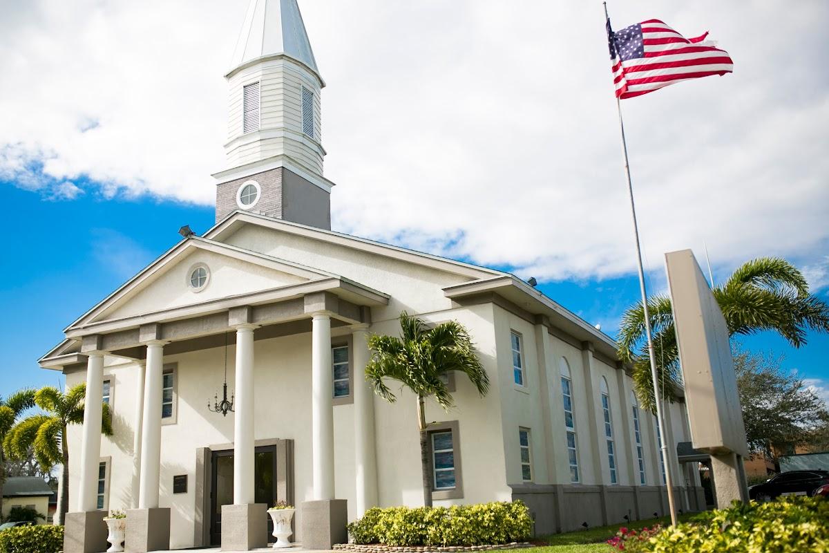 Davis Seawinds Funeral Home & Crematory in Melbourne Florida