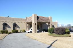 Reynolds Funeral Home building in Decatur, Alabama