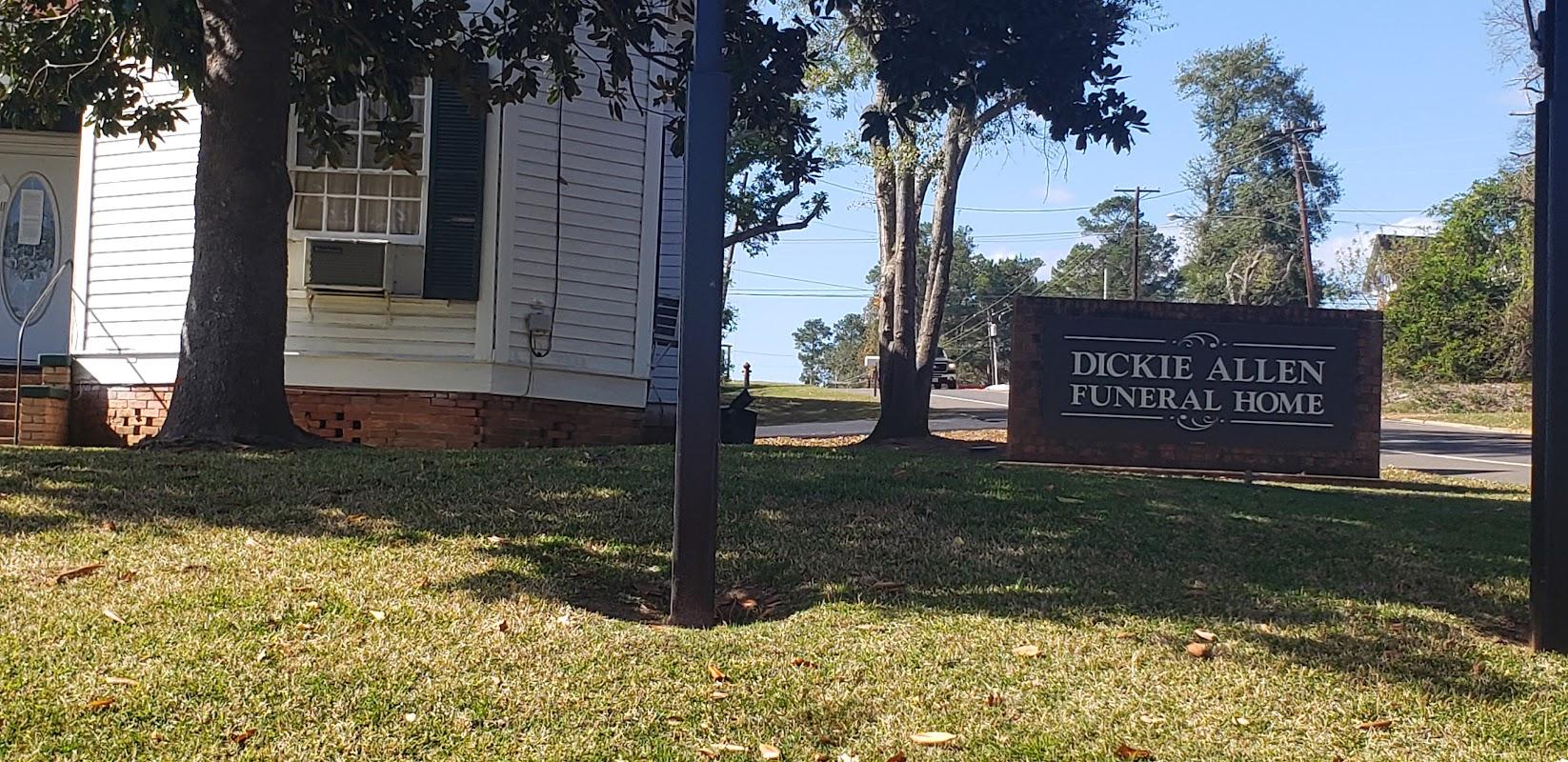 Dickie Allen Funeral Home building in Cushing, Texas