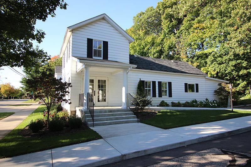 Dykstra Funeral Home - Saugatuck Chapel building in Saugatuck, Michigan