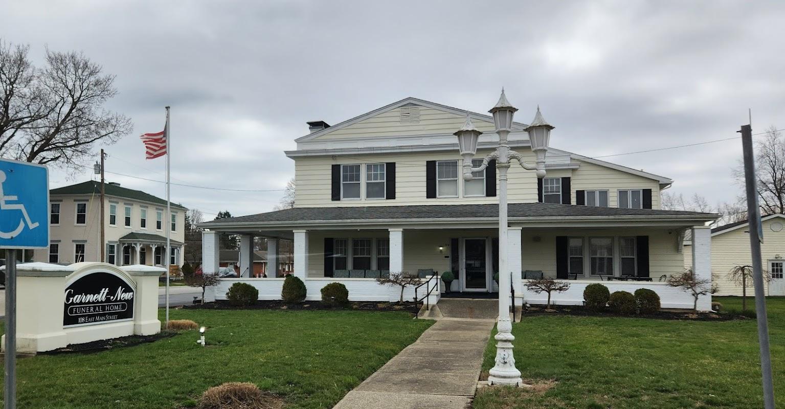 Garnet-New-McDonald Funeral Home building in Warsaw, Kentucky