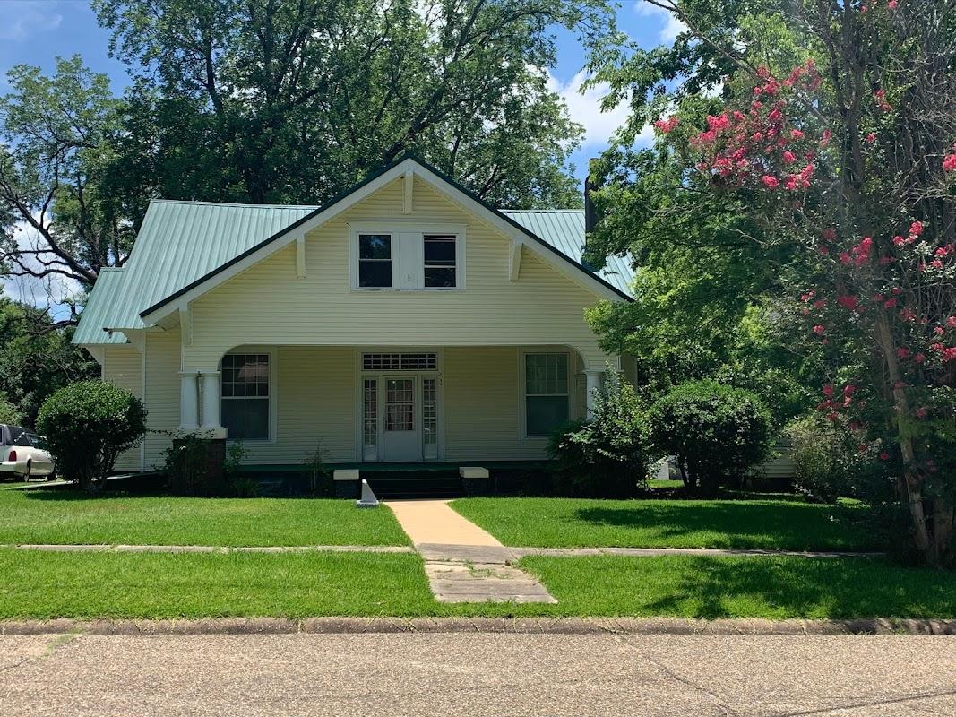 Glen White Memorial Funeral Home building in Uniontown, Alabama
