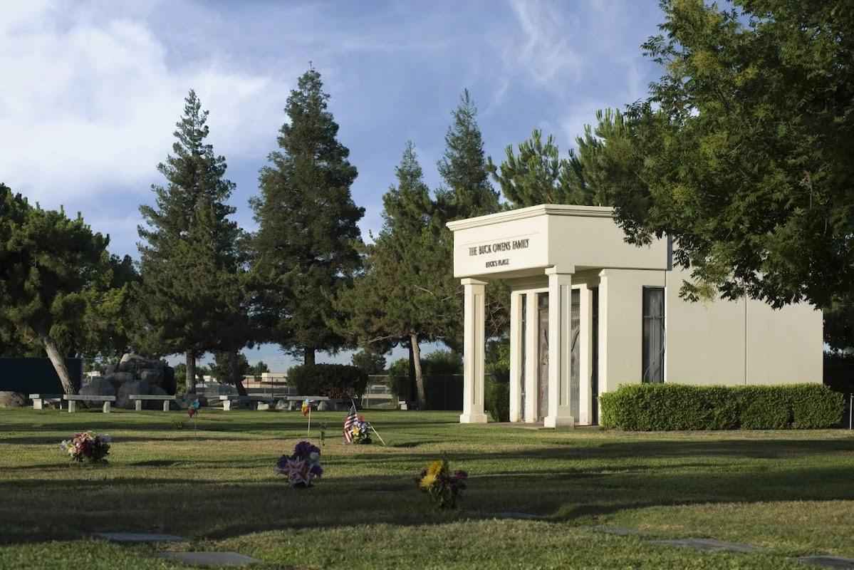 Greenlawn Funeral Home Southwest building in Bakersfield, California