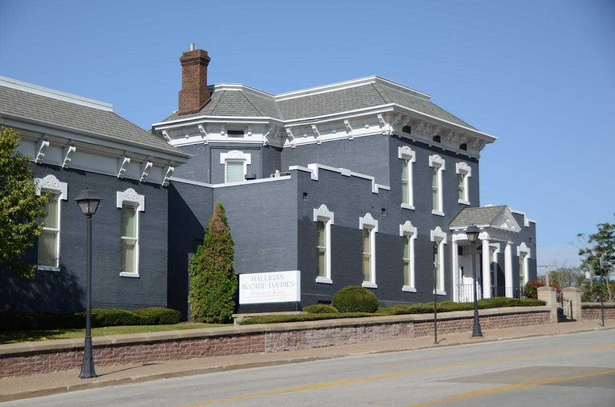 Halligan-McCabe-DeVries Funeral Home in Davenport Iowa
