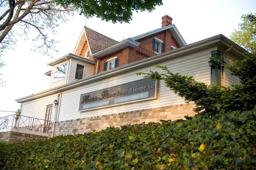 Hetrick-Bitner Funeral Home building in Harrisburg, Pennsylvania