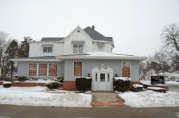 Hinchliff-Pearson West Funeral Home building in Abingdon, Illinois