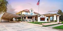 Holmes-Coffey-Murray Funeral Home building in Durant, Oklahoma