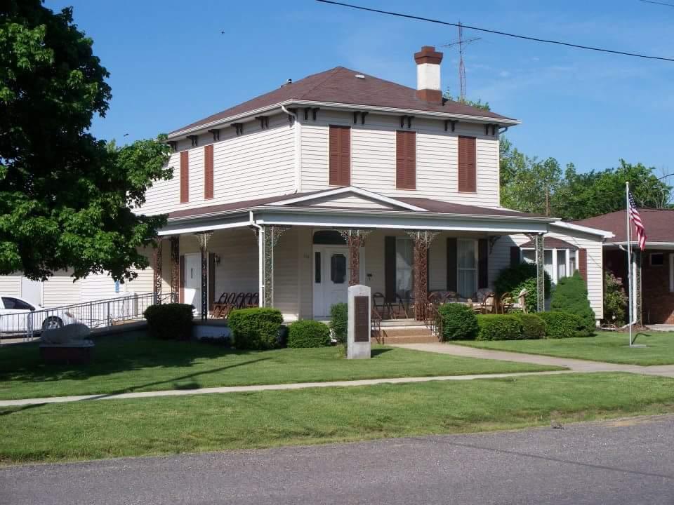Hough Funeral Home building in Raymond, Illinois