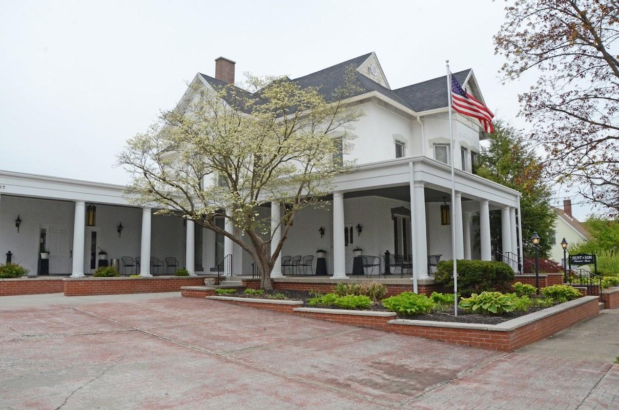 Hunt & Son Funeral Home in Crawfordsville Indiana