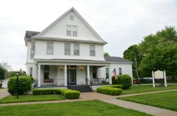 Knapp-Miller Funeral Home - Paxton building in Paxton, Illinois
