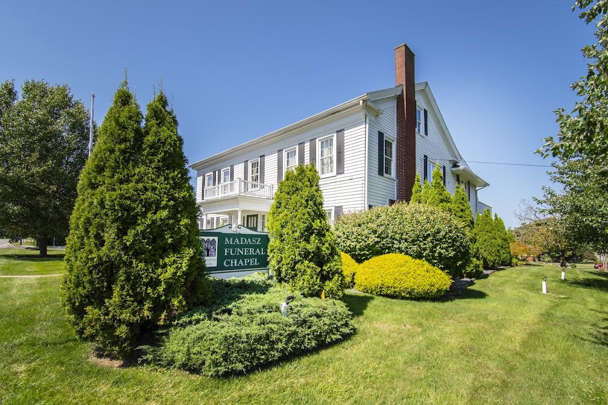 Lane Family Funeral Homes in Brookfield Ohio