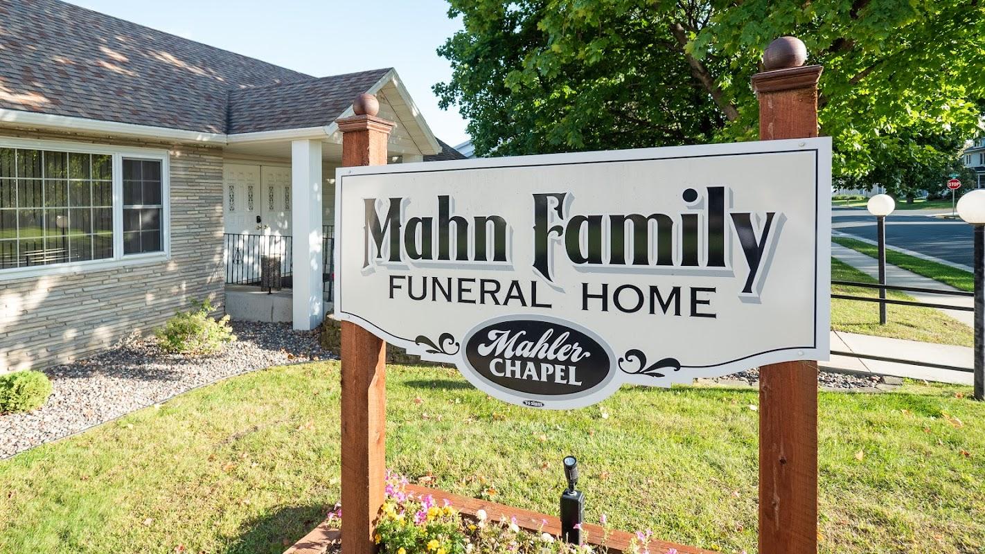 Mahn Family Funeral & Cremation Services - Mahler Chapel in Pine Island Minnesota