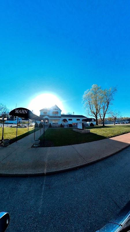 Mahn Funeral Home in De Soto Missouri