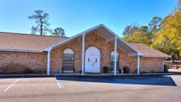 McLaughlin Twin Cities Funeral Home building in Niceville, Florida