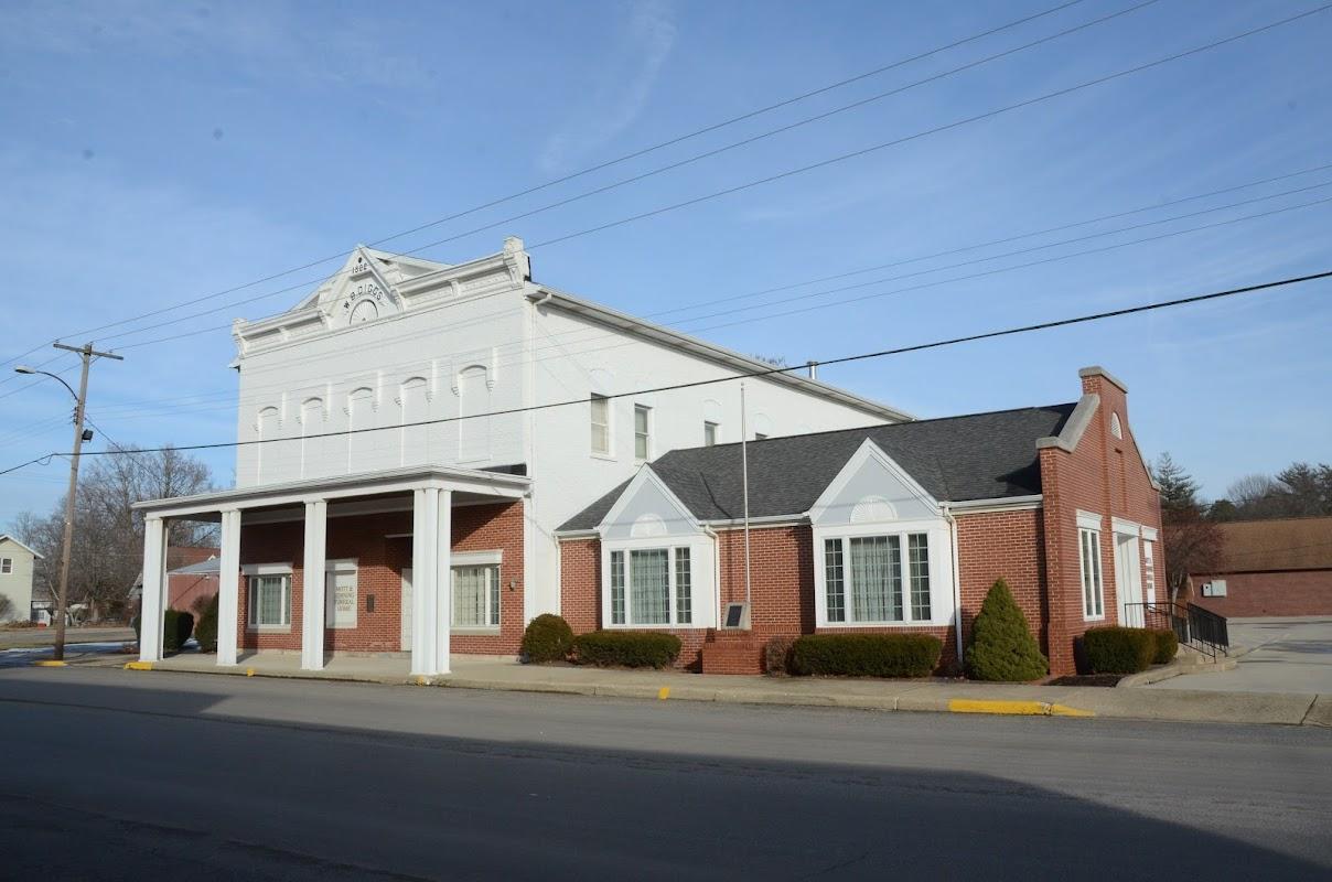Mott & Henning Funeral Home building in Athens, Illinois