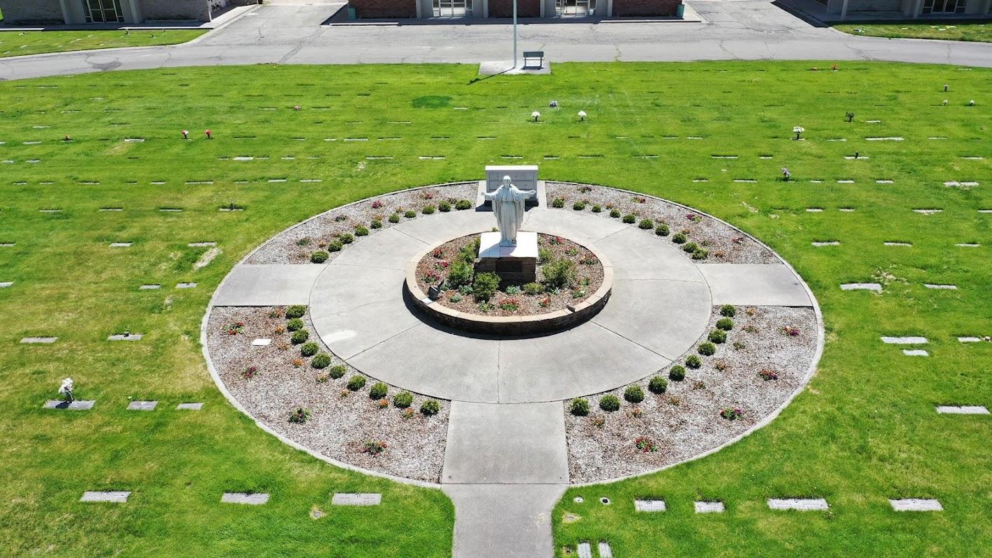 Mount Shasta Memorial Park & Chapel building in Mount Shasta, California