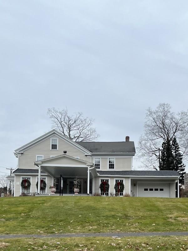 Munson-Lovetere Funeral Home in Woodbury Connecticut