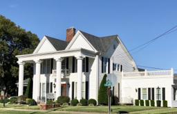 Muster Funeral Home building in Calhoun, Kentucky
