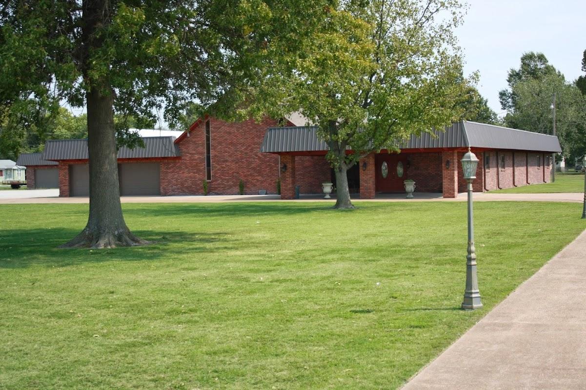 Paul Thomas Funeral Home building in Commerce, Oklahoma