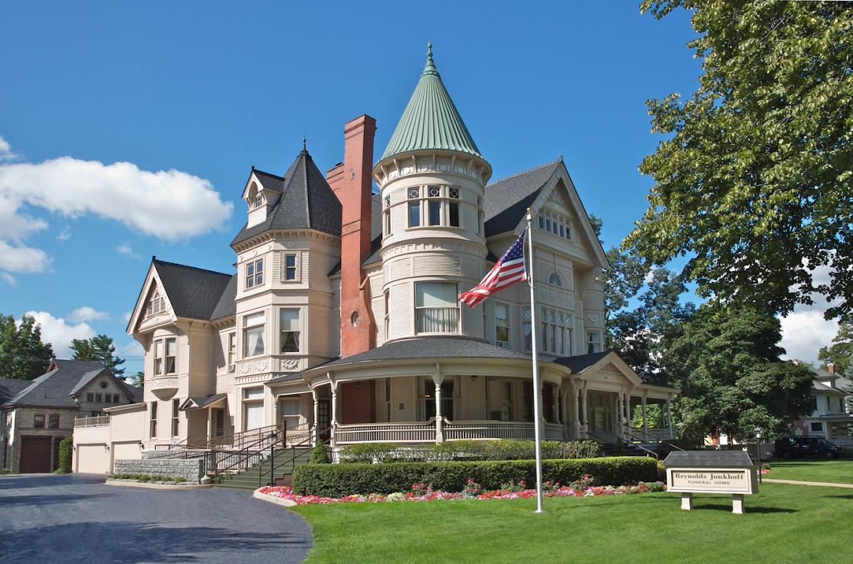 Reynolds Jonkhoff Funeral Home & Cremation Services in Traverse City Michigan