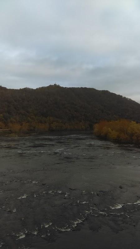 Ronald Meadows Funeral Parlor in Hinton West Virginia