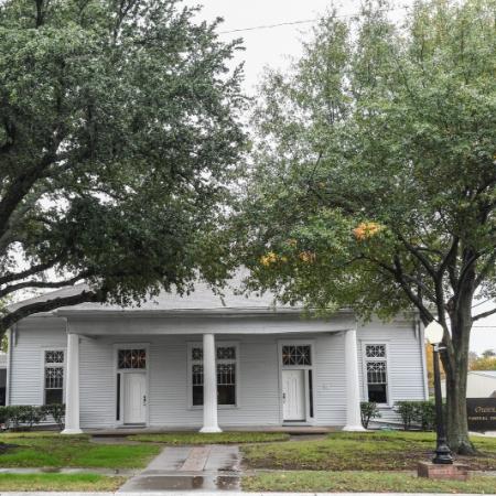 R.W. Owens & Son Funeral Home in Wolfe City Texas