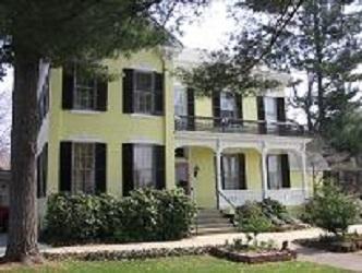 Saksa Mateer Funeral Home building in Edwardsville, Illinois