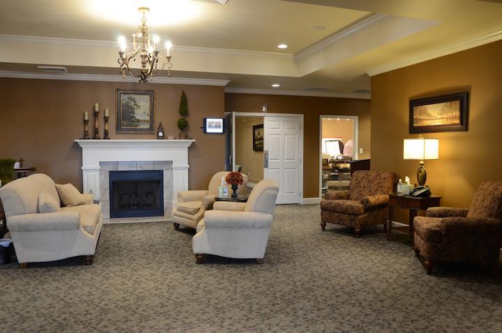 Summer Kirby & Sanders Funeral Home building in Russellville, Kentucky