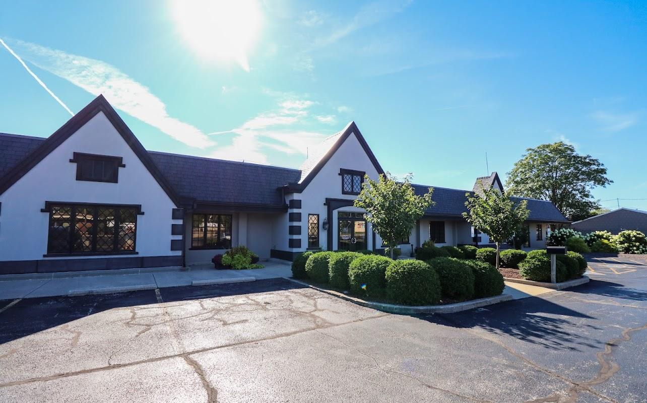 Sunset Funeral Home & Cremation Center - Champaign-Urbana Chapel building in Champaign, Illinois