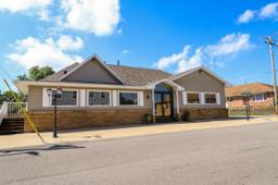 Sunset Funeral Home - Houghton Leasure Funeral Chapel building in Georgetown, Illinois