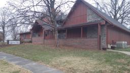 Vansant-Mills Funeral Home building in Clinton, Missouri