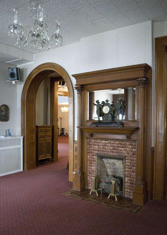 Waters Funeral Home in Hartford City Indiana