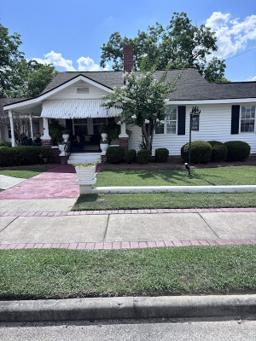 Wright & Jones Funeral Home building in Lincolnton, Georgia
